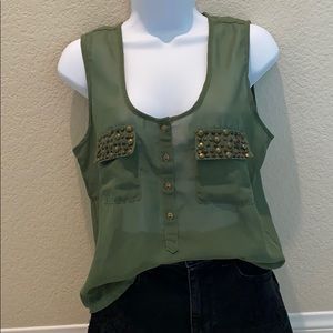 Sleeveless see through top with 2 front pockets